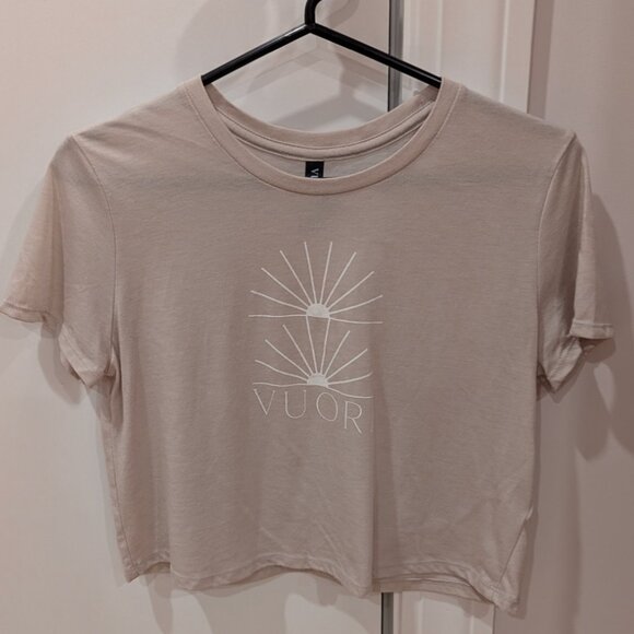 EUC Vuori "The Shine" Tee T-Shirt Short Sleeve Cropped Logo (Tan) - Picture 1 of 11